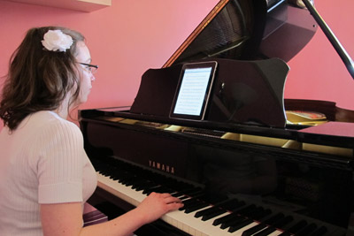 London SS22 piano school music lesson in Solopress Spotlight printing blog