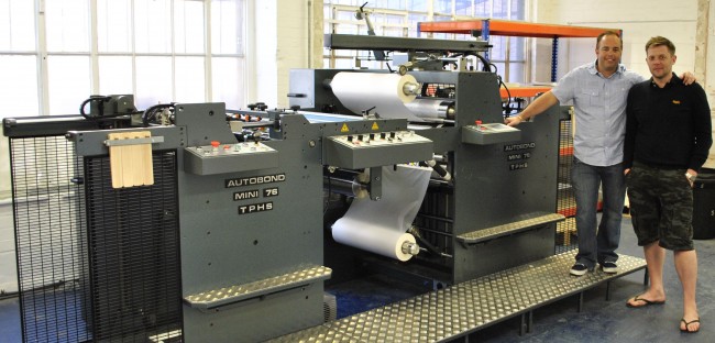 Solopress Autobond lamineermachine breedbeeldfoto