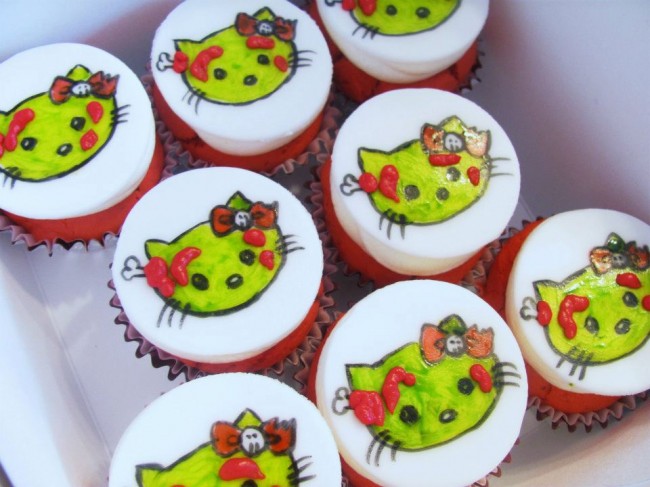 Hello Kitty zombie cupcakes