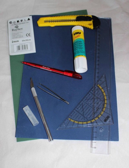 The tools of the trade for papercrafter Wuppes