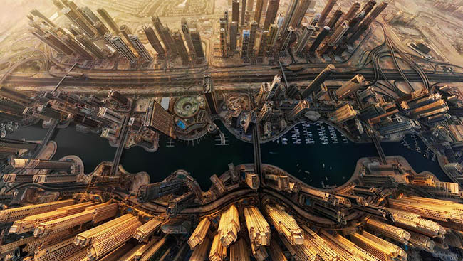 Vea Marina Bay en Dubai a vista de pájaro en 360 grados 