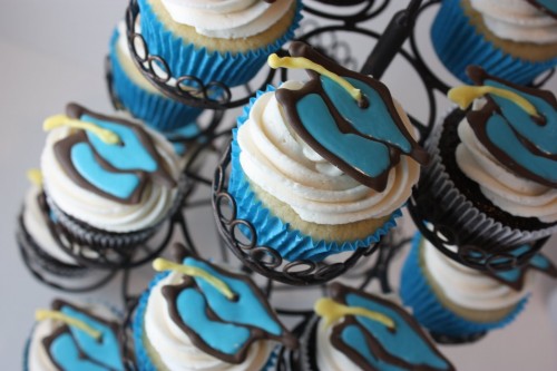 cupcake a forma di cappello di laurea