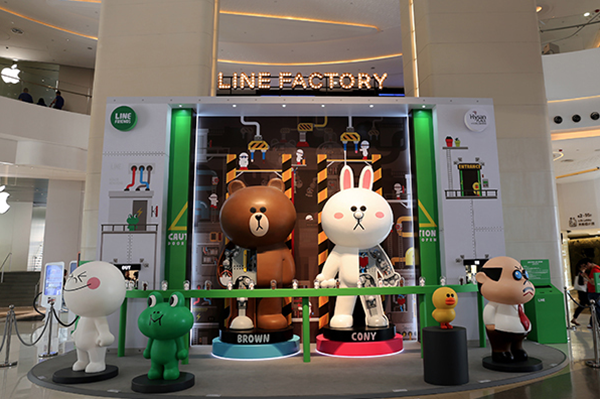 Modern display stand by Line Factory set in a shopping centre