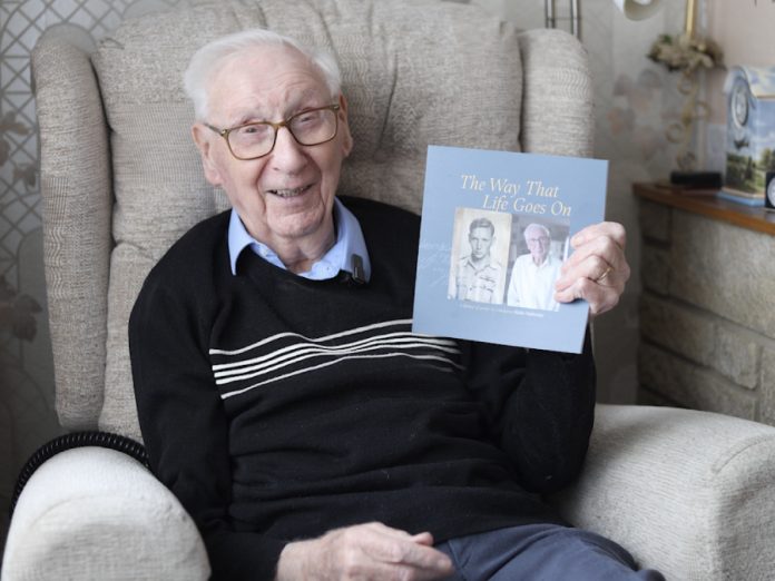 BLOG TILES - Eddie Eddie Habberley con il suo libro di poesie