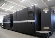 Una novità nel Regno Unito: Solopress investe nella macchina da stampa a getto d'inchiostro ad alta velocità Ricoh Pro VC80000 Il VC80000 Ricoh installato presso Solopress